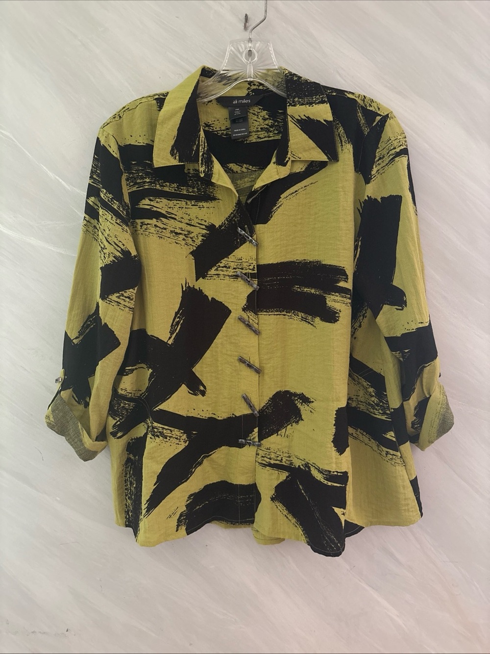 Ali Miles PM Green/ Black Brushstroke 3/4 Sleeve w/fun Buttons Artsy Blouse